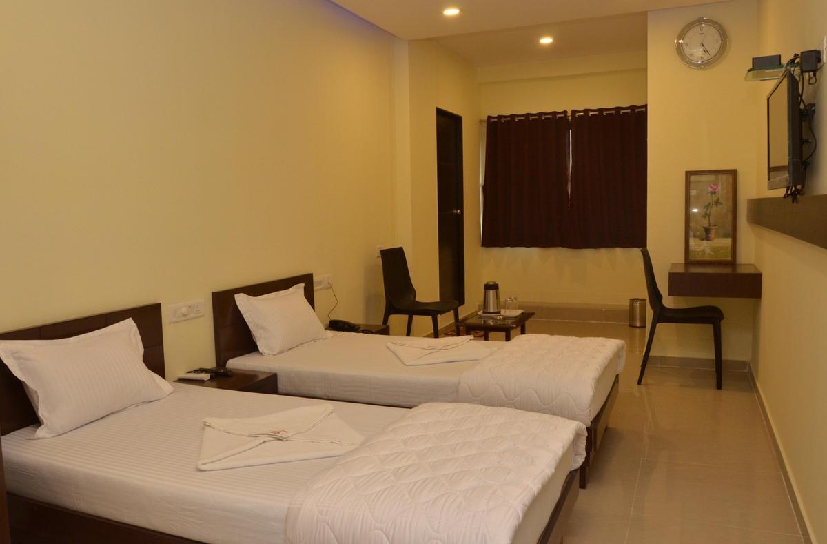 Hotel Ambience Sarkhej Exterior foto