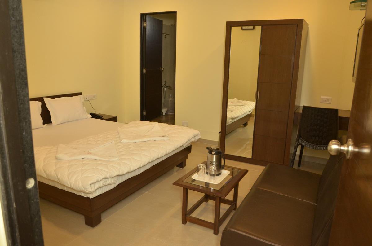 Hotel Ambience Sarkhej Exterior foto